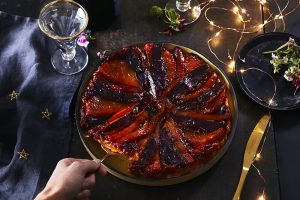 Lire la suite à propos de l’article Tatin sucrée-salée au magret fumé, mangue et ananas